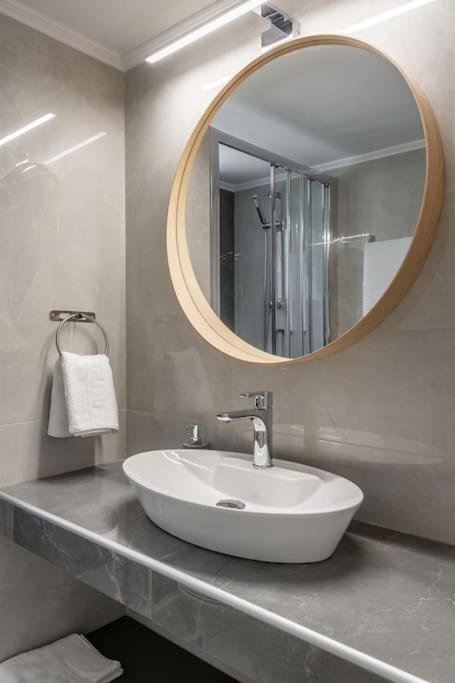 Alimos Sun-Filled Apartment Athena Bagian luar foto